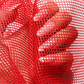 Tissu filet mesh rouge au mètre, maille fine 2 × 2 mm, 60 g/m², largeur 150 cm