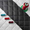 Simili cuir matelassé 5X5 cm, 540 g/m², largeur 145 cm, noir avec fil blanc
