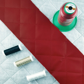 Simili cuir matelassé 5X5 cm, 540 g/m², largeur 145 cm, rouge Simili cuir matelassé 5X5 cm, 540 g/m², largeur 145 cm, rouge