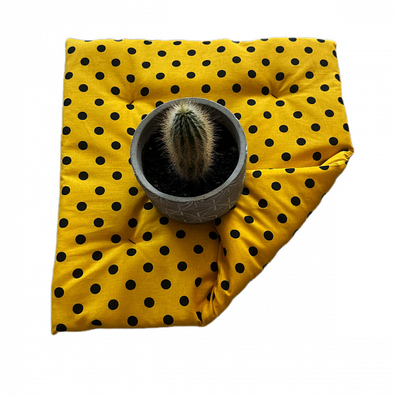 Coussin-40x40x2-cm-Noir-point-jaune